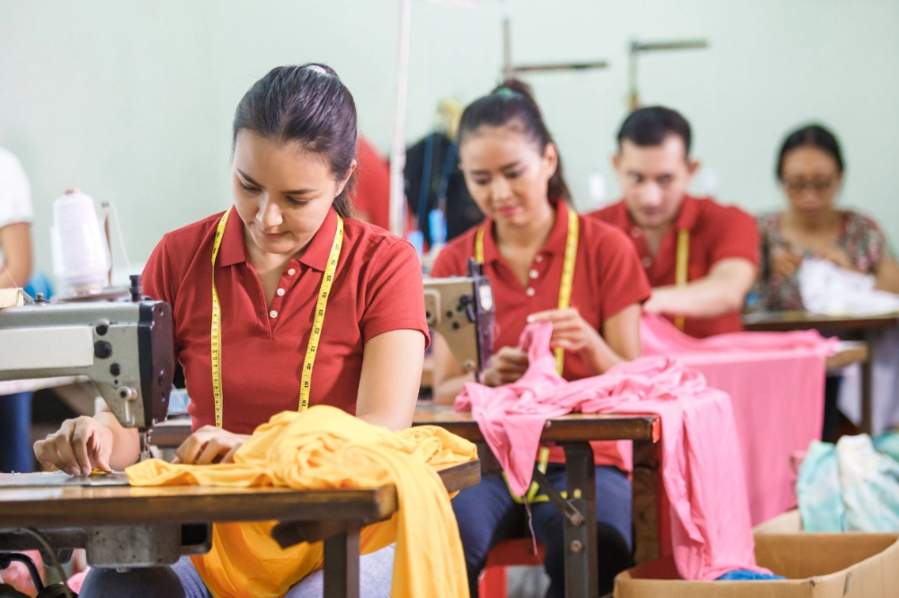 how to find a clothing manufacturer